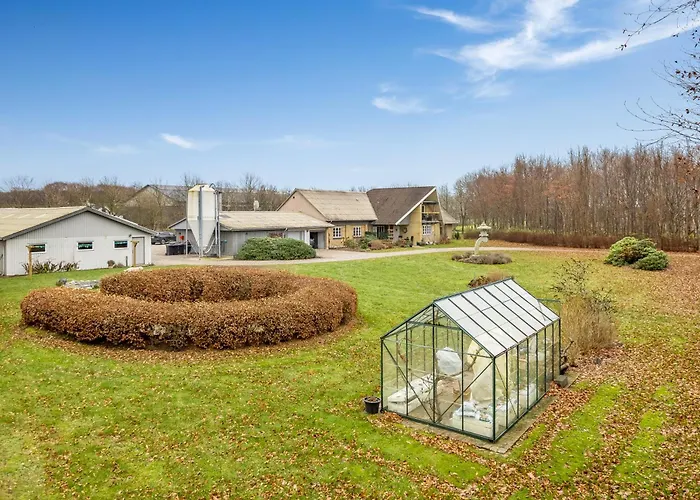 Naturskont Naer Vikingecenter, Se Og Oplev Den Gamle By *